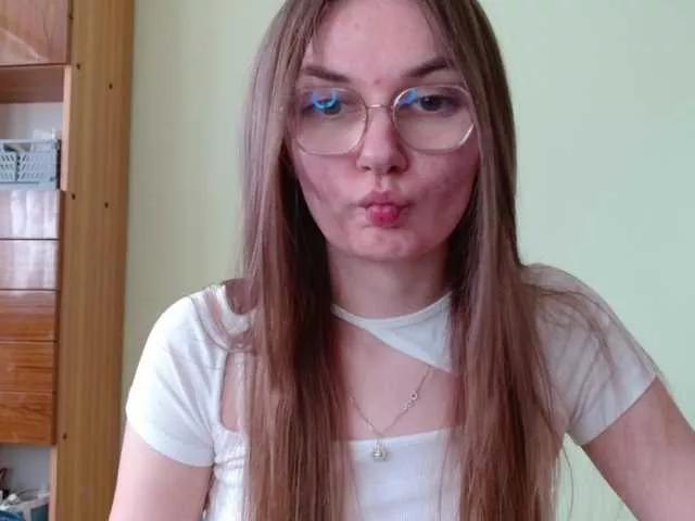 Ellyxcute from BongaCams
