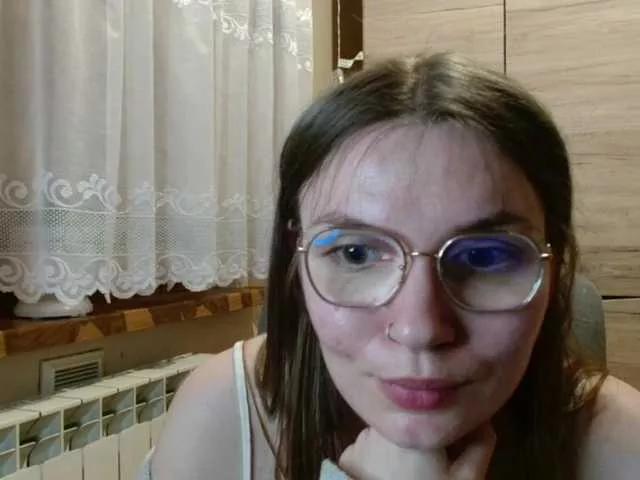 Ellyxcute from BongaCams