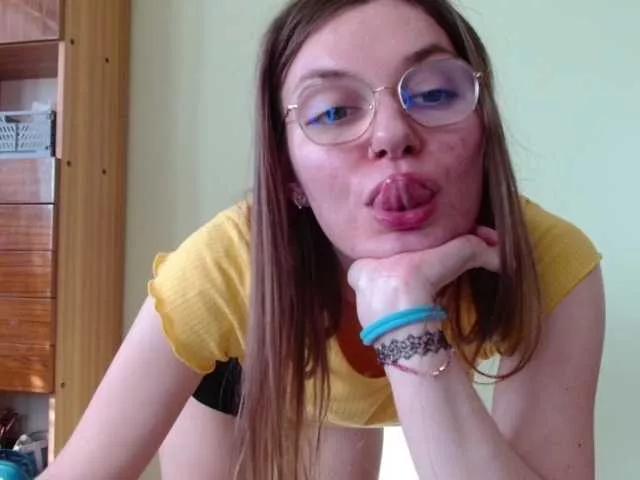 Ellyxcute from BongaCams