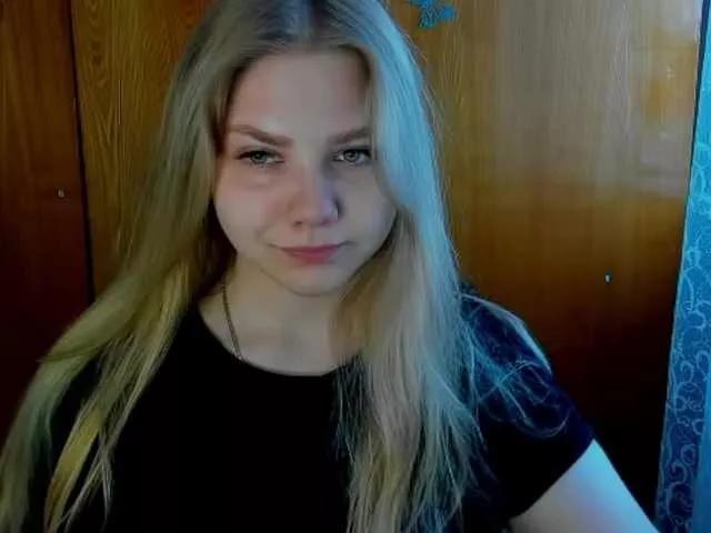 Emma-Frizea from BongaCams