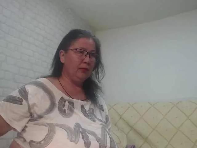 emmasquirt69 from BongaCams