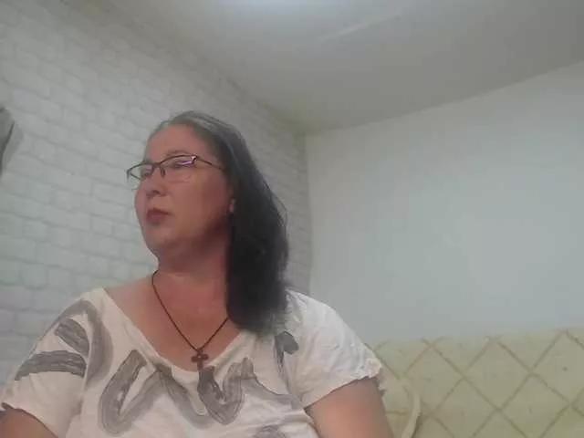emmasquirt69 from BongaCams