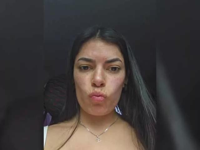 Estefanii-R from BongaCams is Freechat