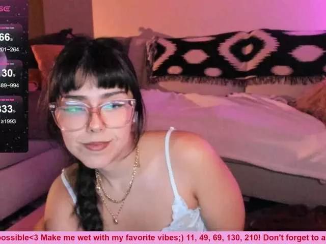 EveeLuna from BongaCams