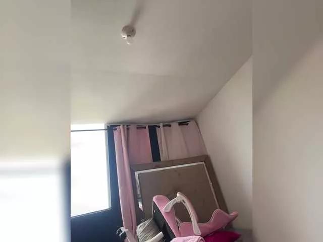 Evellyyn from BongaCams