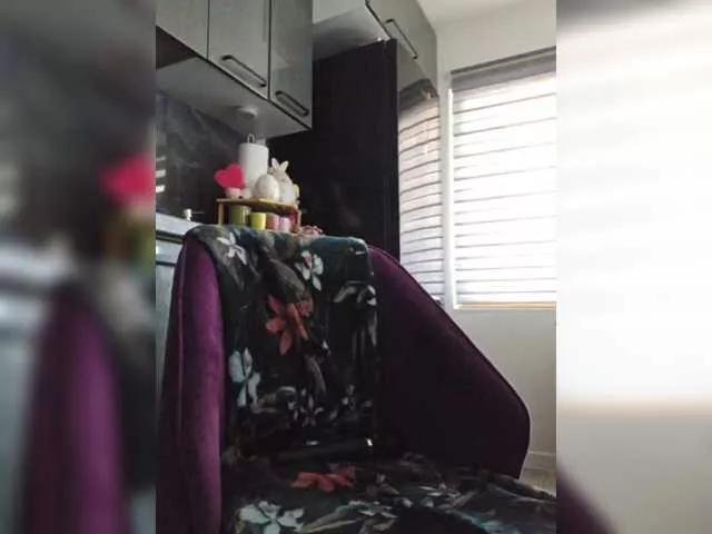 FoxxyAna from BongaCams