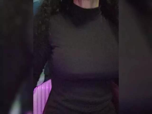 FoxxyAna from BongaCams