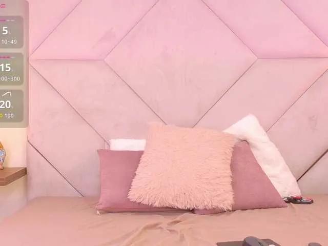 Gia-CaranGi from BongaCams is Freechat