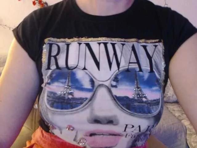 goodSnowQueen from BongaCams