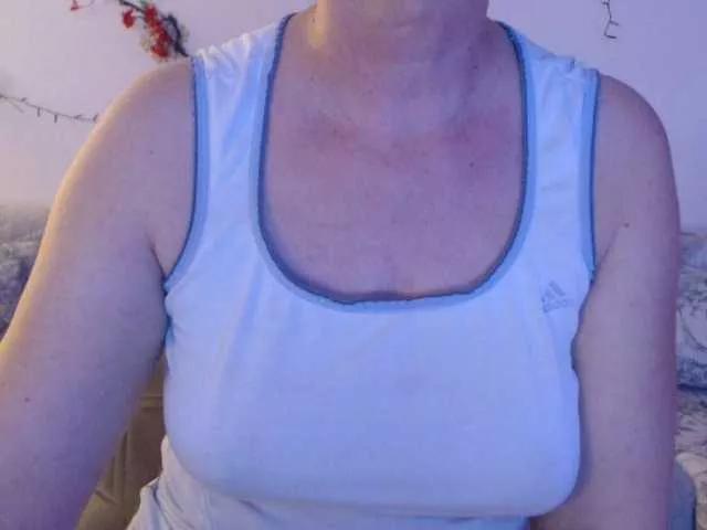goodSnowQueen from BongaCams