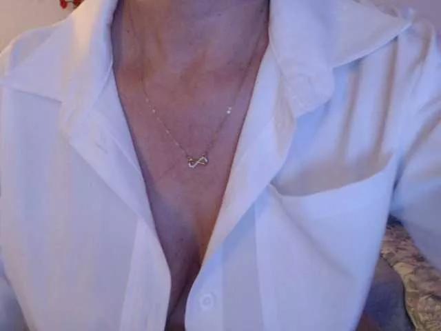 goodSnowQueen from BongaCams