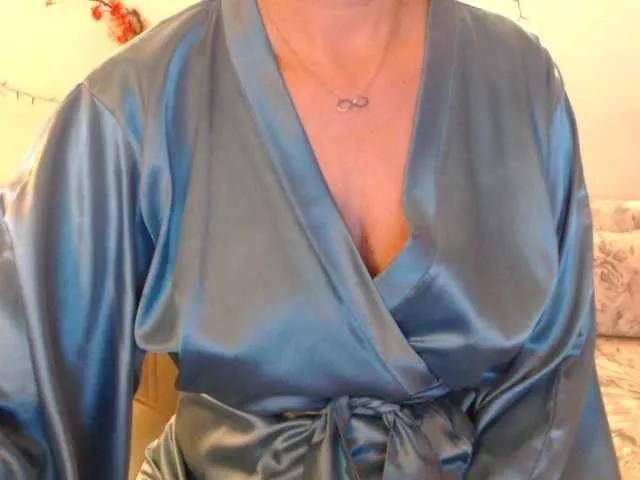 goodSnowQueen from BongaCams