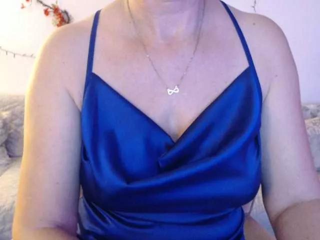 goodSnowQueen from BongaCams
