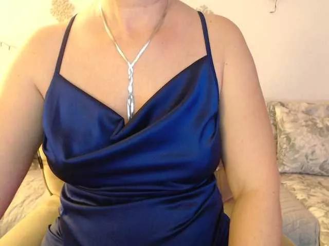 goodSnowQueen from BongaCams