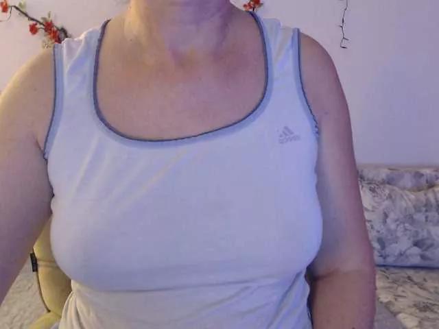 goodSnowQueen from BongaCams