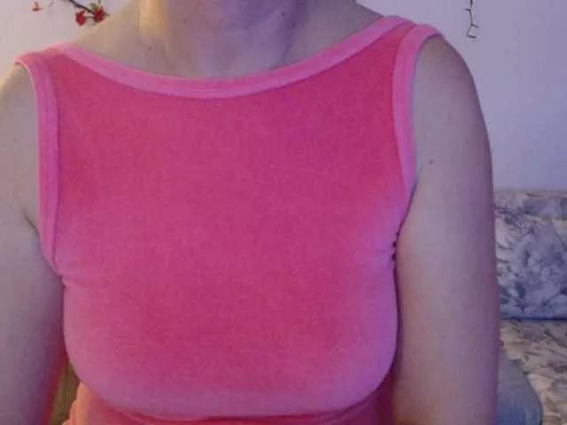 goodSnowQueen from BongaCams