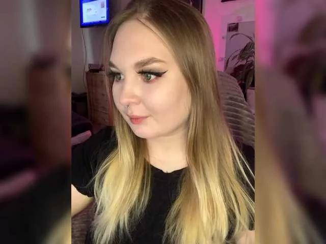 Greeenfriends6969 from BongaCams