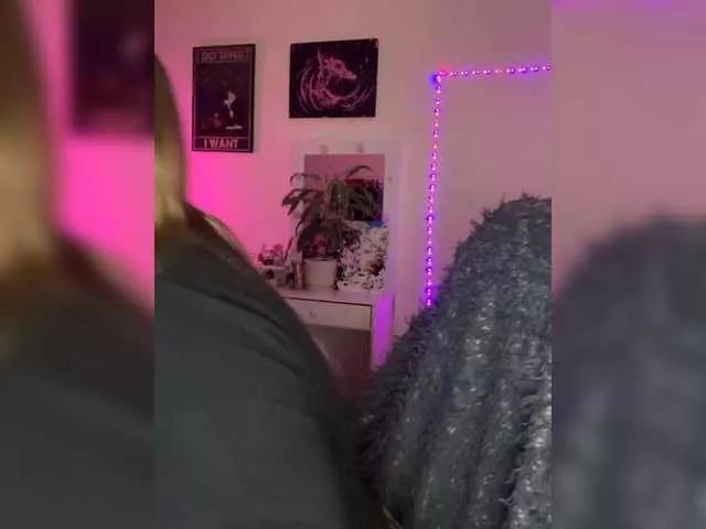 Greeenfriends6969 from BongaCams