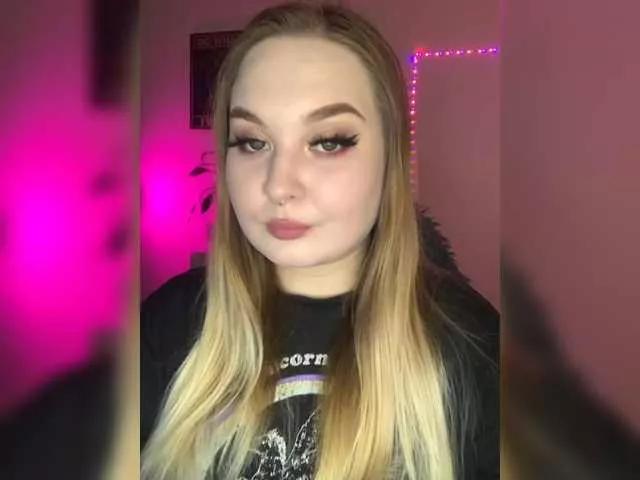 Greeenfriends6969 from BongaCams