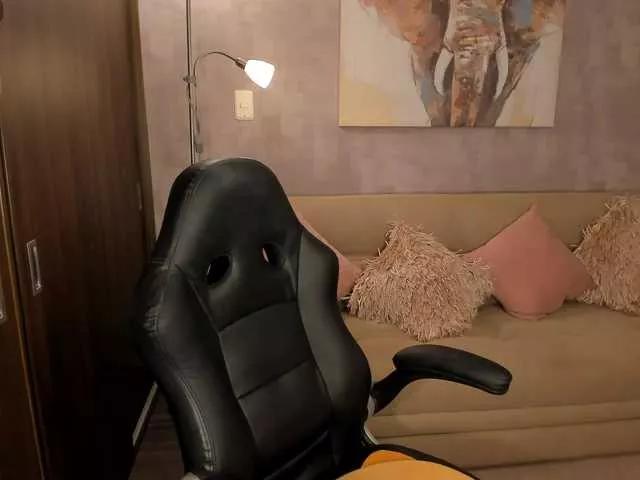 HanaCross from BongaCams