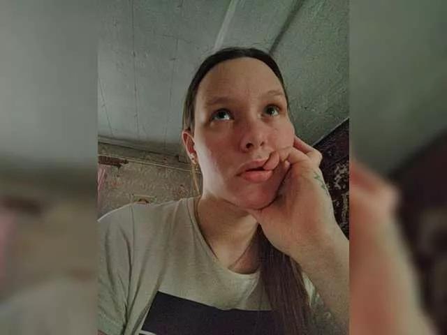 Hatali13 from BongaCams