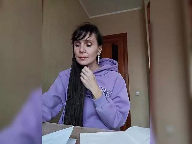 Hellenalonenochka from BongaCams