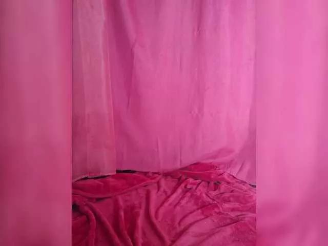 hellshell300 from BongaCams