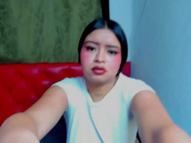 hiilary19 from BongaCams