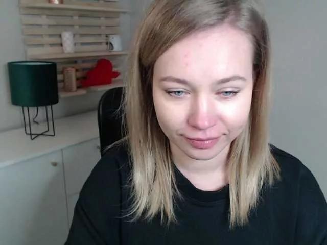 hollyBB from BongaCams