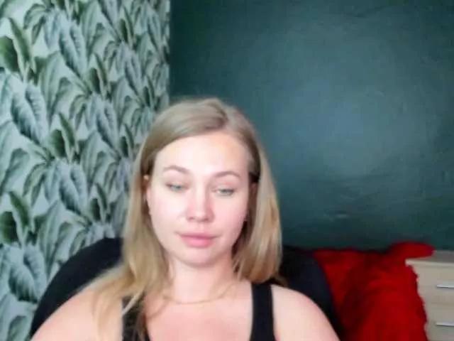 hollyBB from BongaCams