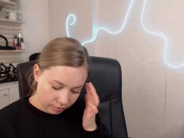 hollyBB from BongaCams