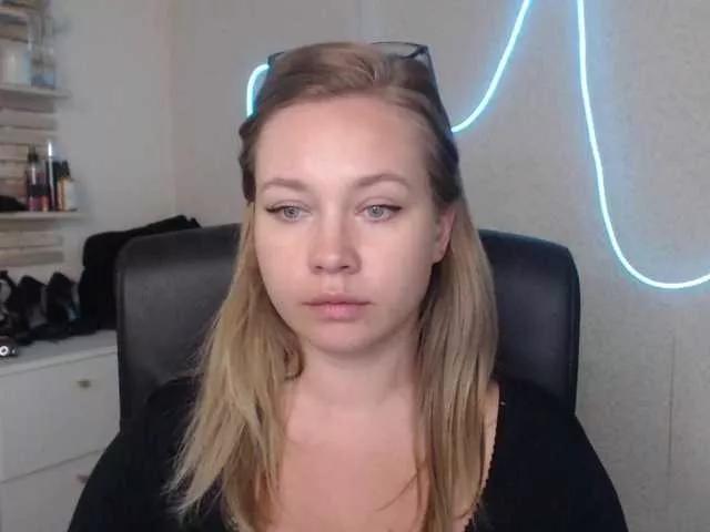 hollyBB from BongaCams