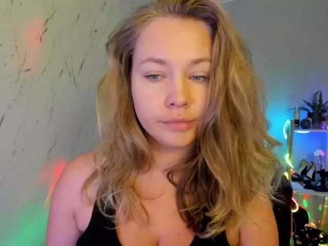 hollyBB from BongaCams