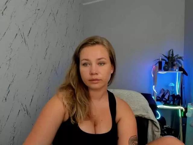 hollyBB from BongaCams