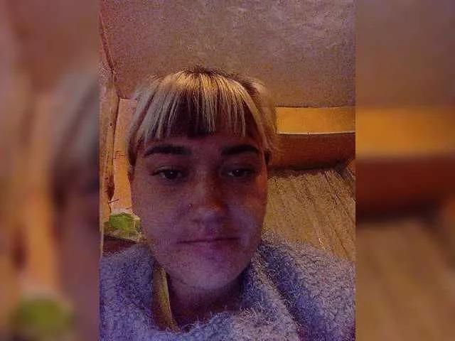 HollyLaBerry from BongaCams