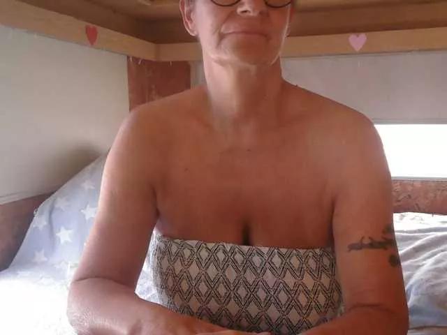 illymaus from BongaCams