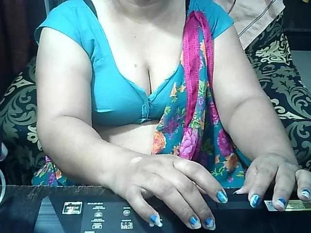 Indianbhabhimilf40 from BongaCams