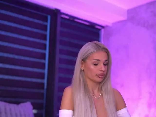 IvyRowa from BongaCams