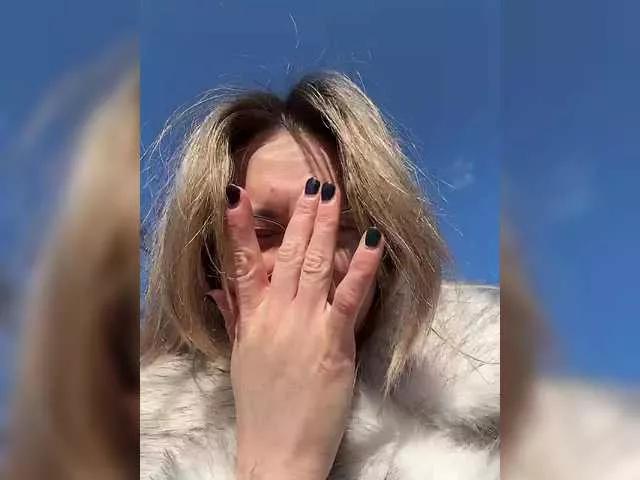 jellyPriestess from BongaCams