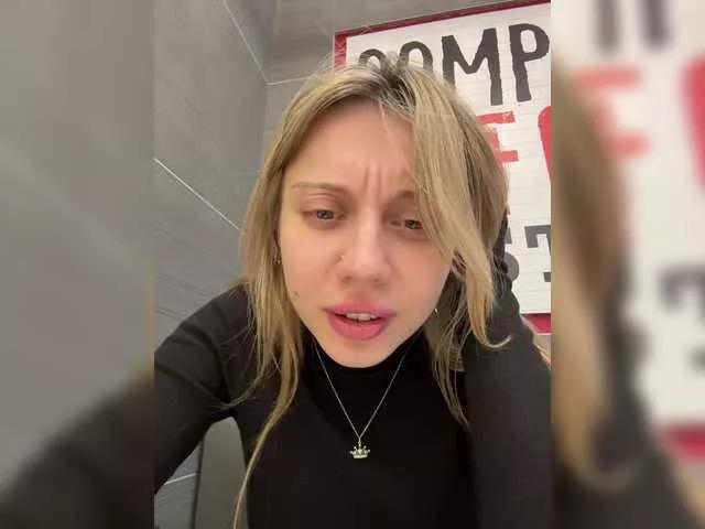 jellyPriestess from BongaCams