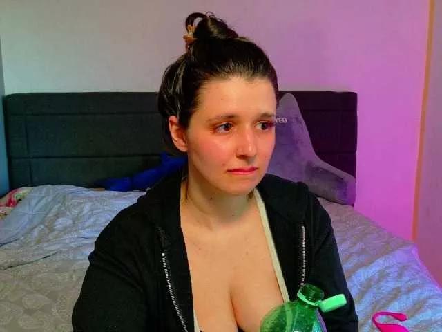 Jennasxy19 from BongaCams