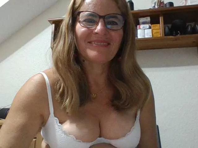 JuanitaWouti from BongaCams