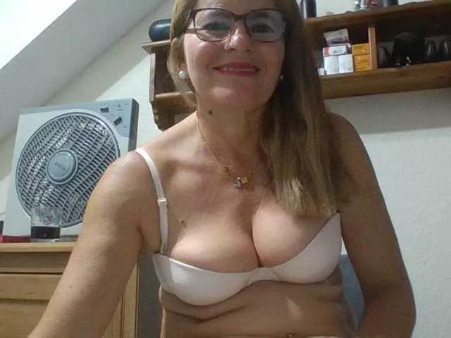 JuanitaWouti from BongaCams