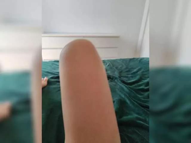 Julli21 from BongaCams