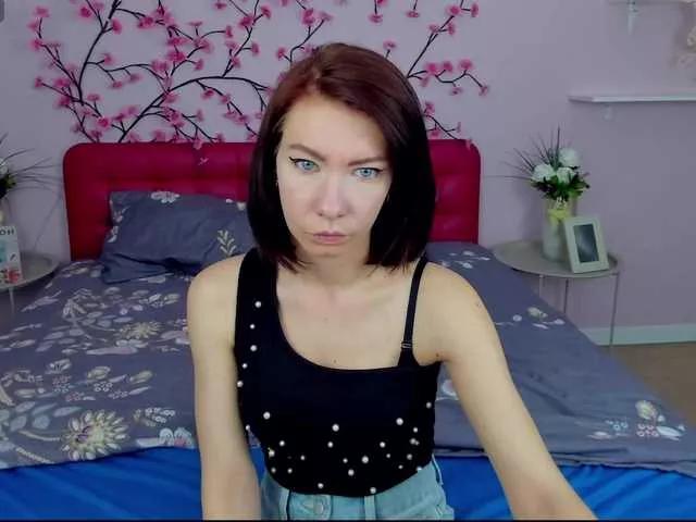 JullieFlow from BongaCams