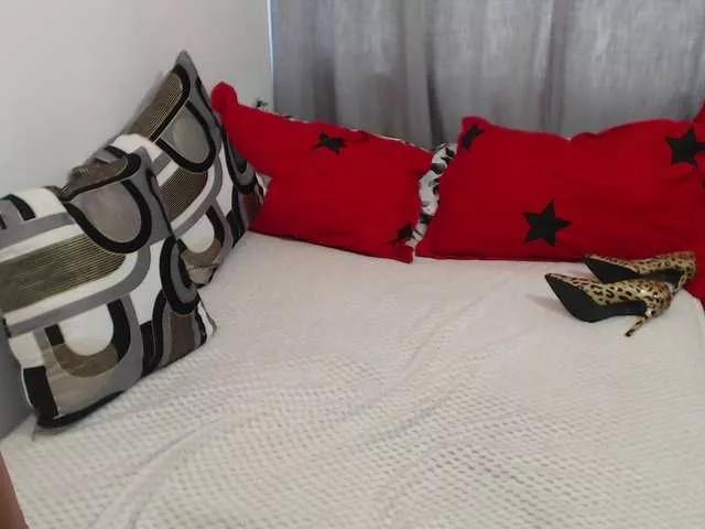 JullieMilf from BongaCams
