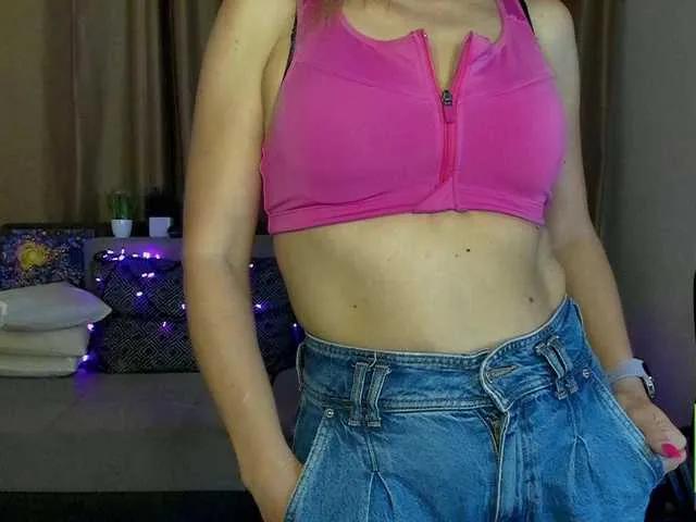Jullyblondkiss from BongaCams
