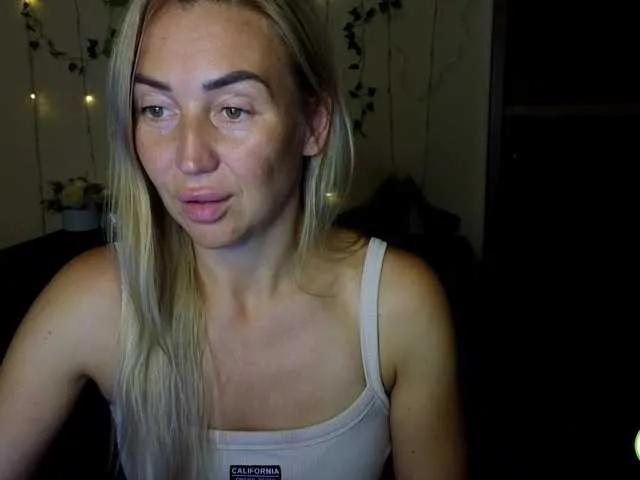 Jullyblondkiss from BongaCams is Freechat