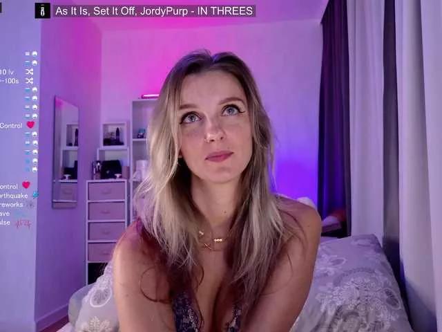 Karamelsw from BongaCams