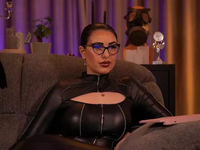 KellyKent from BongaCams
